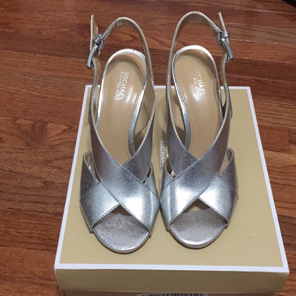 Michael Kors used glitter sandal sz6.5